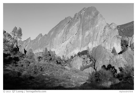 Machete Ridge, late afternoon. Pinnacles National Park (black and white)