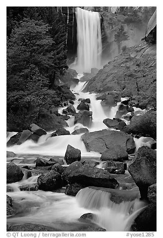 Vernal Falls. Yosemite National Park (black and white)