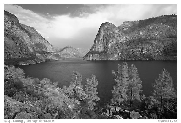 Hetch Hetchy reservoir in the summer. Yosemite National Park (black and white)
