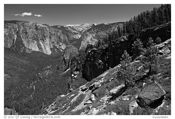 View of Yosemite Valley from Stanford Point. Yosemite National Park (black and white)
