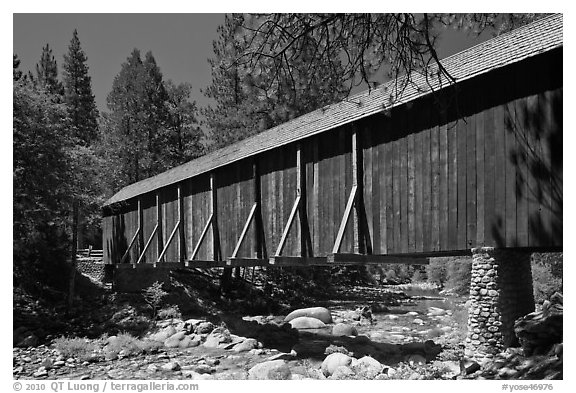 Covered bridge, Wawona historical village. Yosemite National Park (black and white)