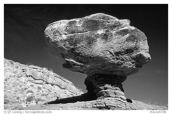 Balancing rock in  Hartnet Draw. Capitol Reef National Park, Utah, USA.