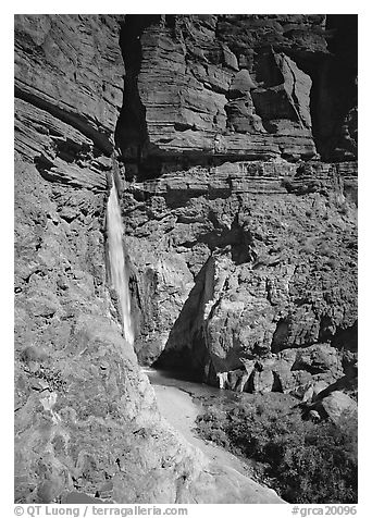Deer Creek Falls. Grand Canyon  National Park (black and white)