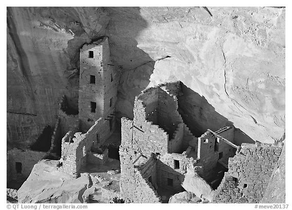 Square Tower house, late afternoon. Mesa Verde National Park (black and white)