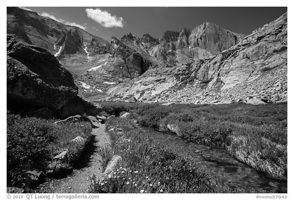 Chasm Lake trail. Rocky Mountain National Park (black and white)