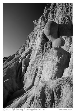 Cannonball concretions on cliff. Theodore Roosevelt National Park, North Dakota, USA.