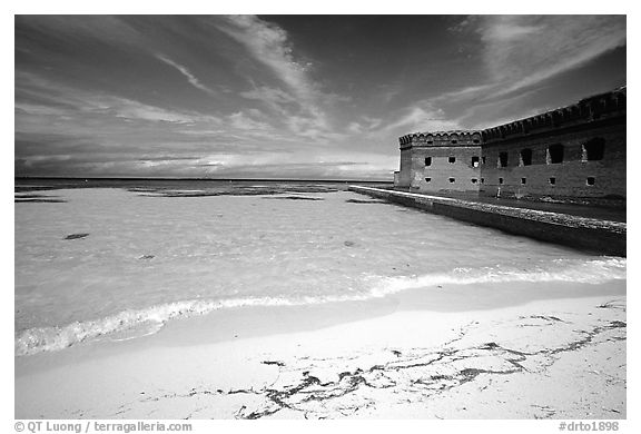 Beach and Fort Jefferson. Dry Tortugas National Park (black and white)