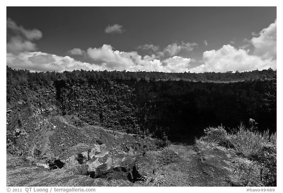 Pit crater. Hawaii Volcanoes National Park (black and white)