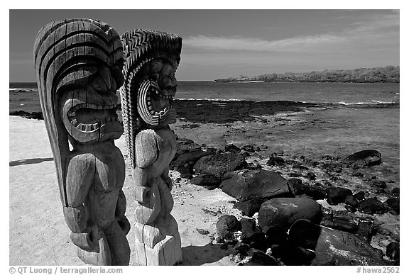 Polynesian god statues in Puuhonua o Honauau (Place of Refuge). Big Island, Hawaii, USA (black and white)