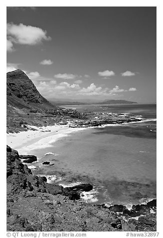 Makapuu Beach and bay. Oahu island, Hawaii, USA (black and white)