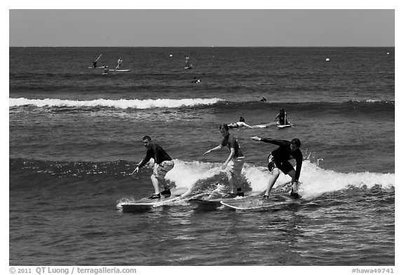 Surfing students ride the same wave. Lahaina, Maui, Hawaii, USA (black and white)