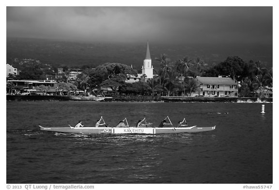 Outrigger canoe and Mokuaikaua church, Kailua-Kona. Hawaii, USA (black and white)