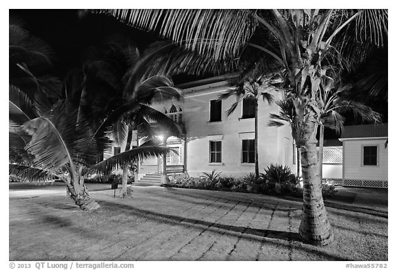 Hulihee Palace at night, Kailua-Kona. Hawaii, USA (black and white)