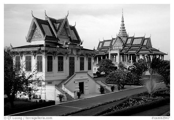 Royal palace. Phnom Penh, Cambodia (black and white)
