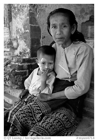 Older burmese woman and child. Bagan, Myanmar (black and white)