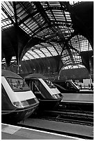 Trains in Paddington Railway station. London, England, United Kingdom (black and white)