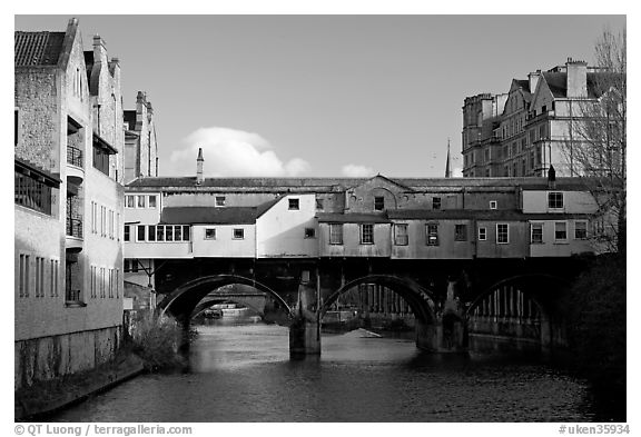 Pulteney Bridge, one of only four bridges in the world with shops across the full span on both sides. Bath, Somerset, England, United Kingdom (black and white)