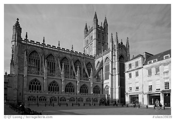 Public square and Bath Abbey, late afternoon. Bath, Somerset, England, United Kingdom (black and white)
