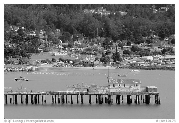 Pier, Pillar Point Harbor. Half Moon Bay, California, USA (black and white)