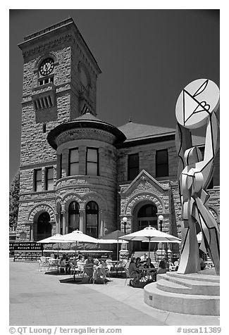 San Jose Museum of Art, old wing and cafe. San Jose, California, USA (black and white)