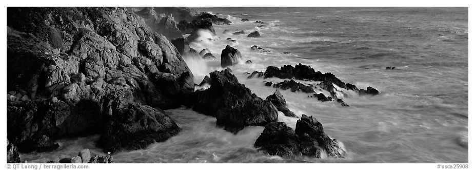 Rocky seashore, Garapata. Big Sur, California, USA (black and white)