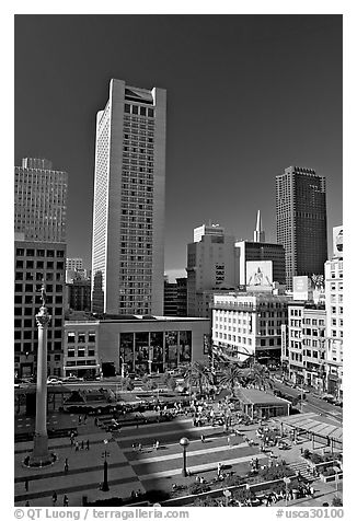 Union Square, the heart of the city's shopping district, afternoon. San Francisco, California, USA (black and white)