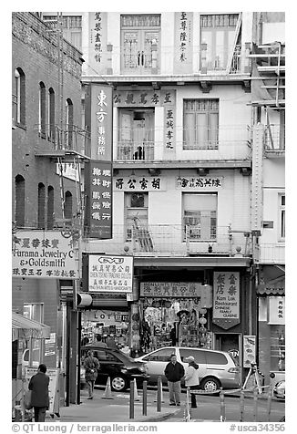 Waverley Alley and street in Chinatown. San Francisco, California, USA (black and white)