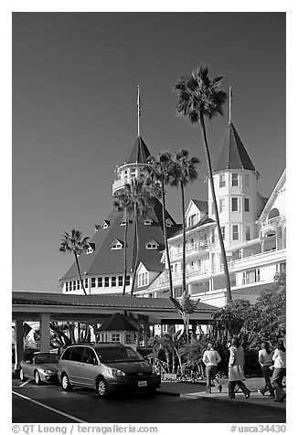 Entrance of hotel del Coronado, with cars and tourists walking. San Diego, California, USA (black and white)