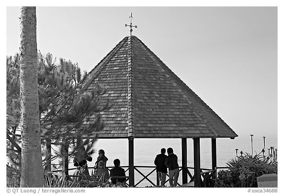 Gazebo overlooking the ocean. Laguna Beach, Orange County, California, USA (black and white)
