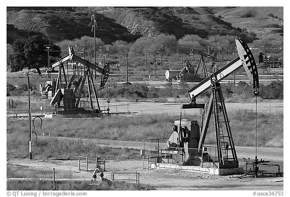 San Ardo Oil field. California, USA (black and white)