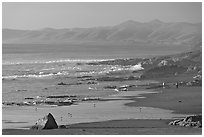 Cayucos State Beach, late afternoon. Morro Bay, USA ( black and white)