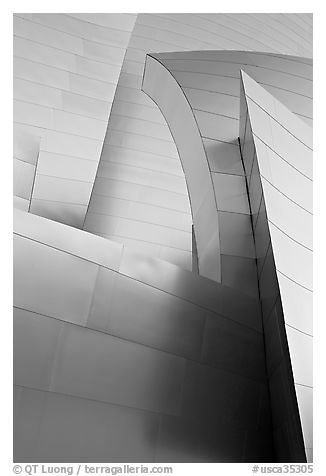 Shiny steel surfaces of the new Walt Disney Concert Hall. Los Angeles, California, USA (black and white)