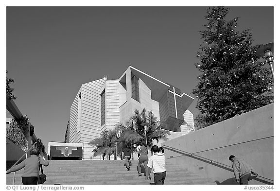 Families climbing stairs towards Cathedral of our Lady of the Angels. Los Angeles, California, USA