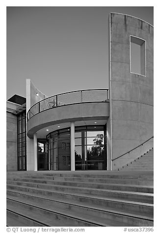 Cantor Center for Visual Arts at dusk. Stanford University, California, USA (black and white)