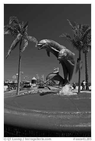 Dolphin statue and wharf. Santa Barbara, California, USA