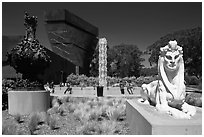 Sculptures and new De Young museum, Golden Gate Park. San Francisco, California, USA (black and white)