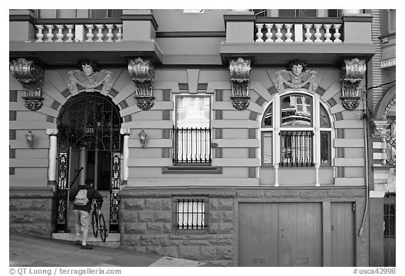 Facade of house on steep street, Haight-Ashbury District. San Francisco, California, USA (black and white)