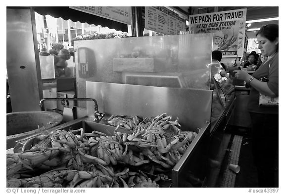 Crabs at outdoor food vending booths, Fishermans wharf. San Francisco, California, USA (black and white)