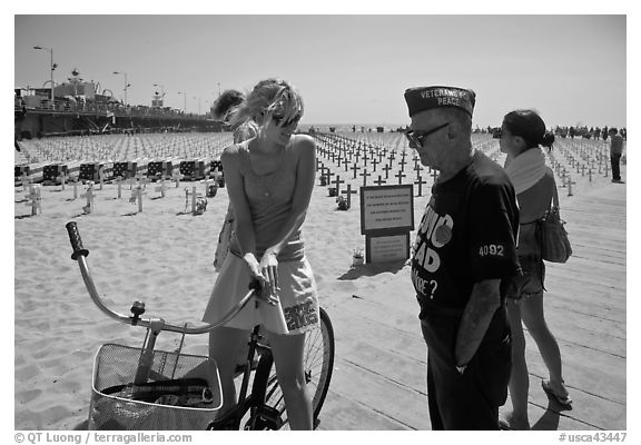 Veteran for peace conversing with woman on bicycle. Santa Monica, Los Angeles, California, USA (black and white)