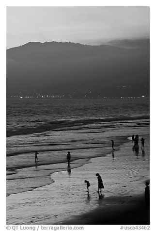 Santa Monica Beach and Mountains at sunset. Santa Monica, Los Angeles, California, USA (black and white)