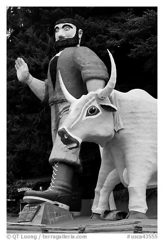 Paul Buyan and cow at the entrance of Trees of Mystery. California, USA (black and white)