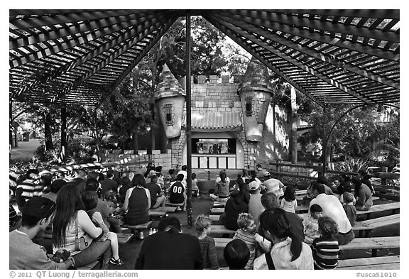 Families watch puppet performance, Happy Hollow Park. San Jose, California, USA (black and white)