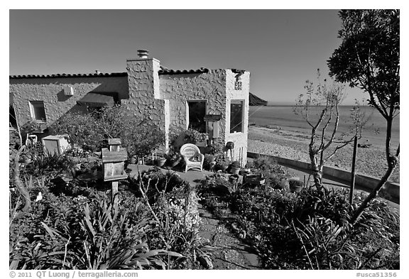 Cottages and beach. Capitola, California, USA (black and white)