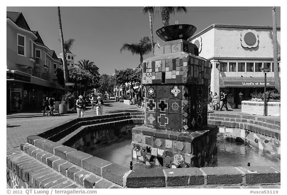 Fountain, Avalon Bay, Santa Catalina Island. California, USA