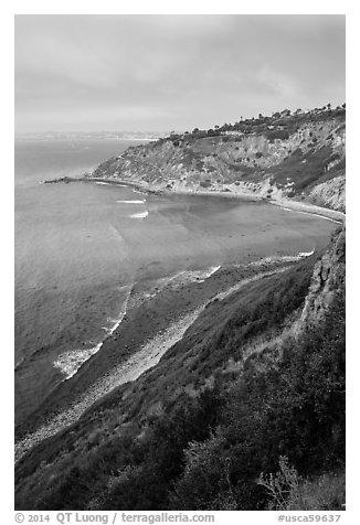 Cove and bluffs, Rancho Palo Verdes. Los Angeles, California, USA (black and white)