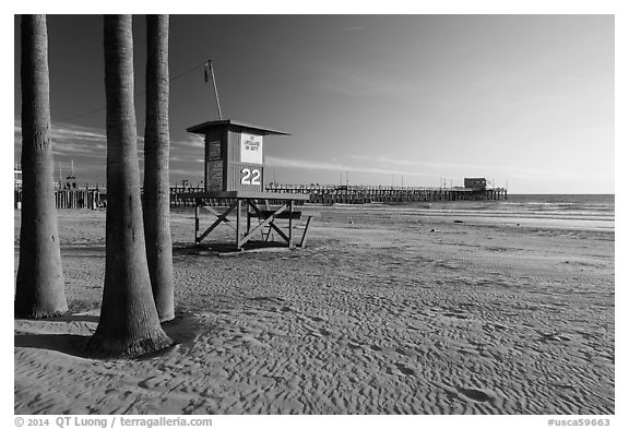 Lifeguard tower, empty beach, and Newport Pier. Newport Beach, Orange County, California, USA (black and white)