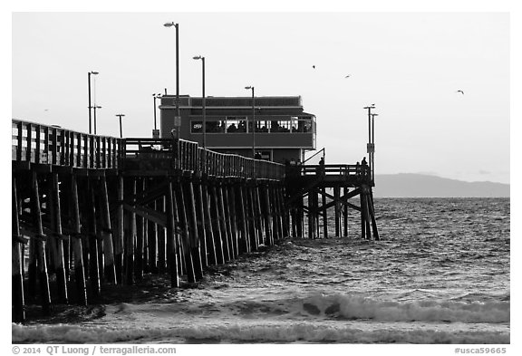 Newport Pier in late afternoon. Newport Beach, Orange County, California, USA (black and white)