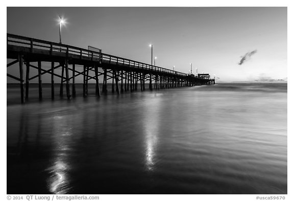 Newport Pier at sunset. Newport Beach, Orange County, California, USA (black and white)