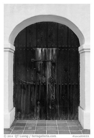 Door, El Presidio de Santa Barbara. Santa Barbara, California, USA (black and white)