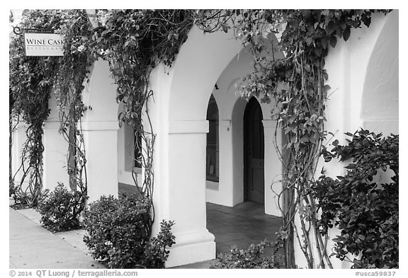 Gallery in La Arcada. Santa Barbara, California, USA (black and white)